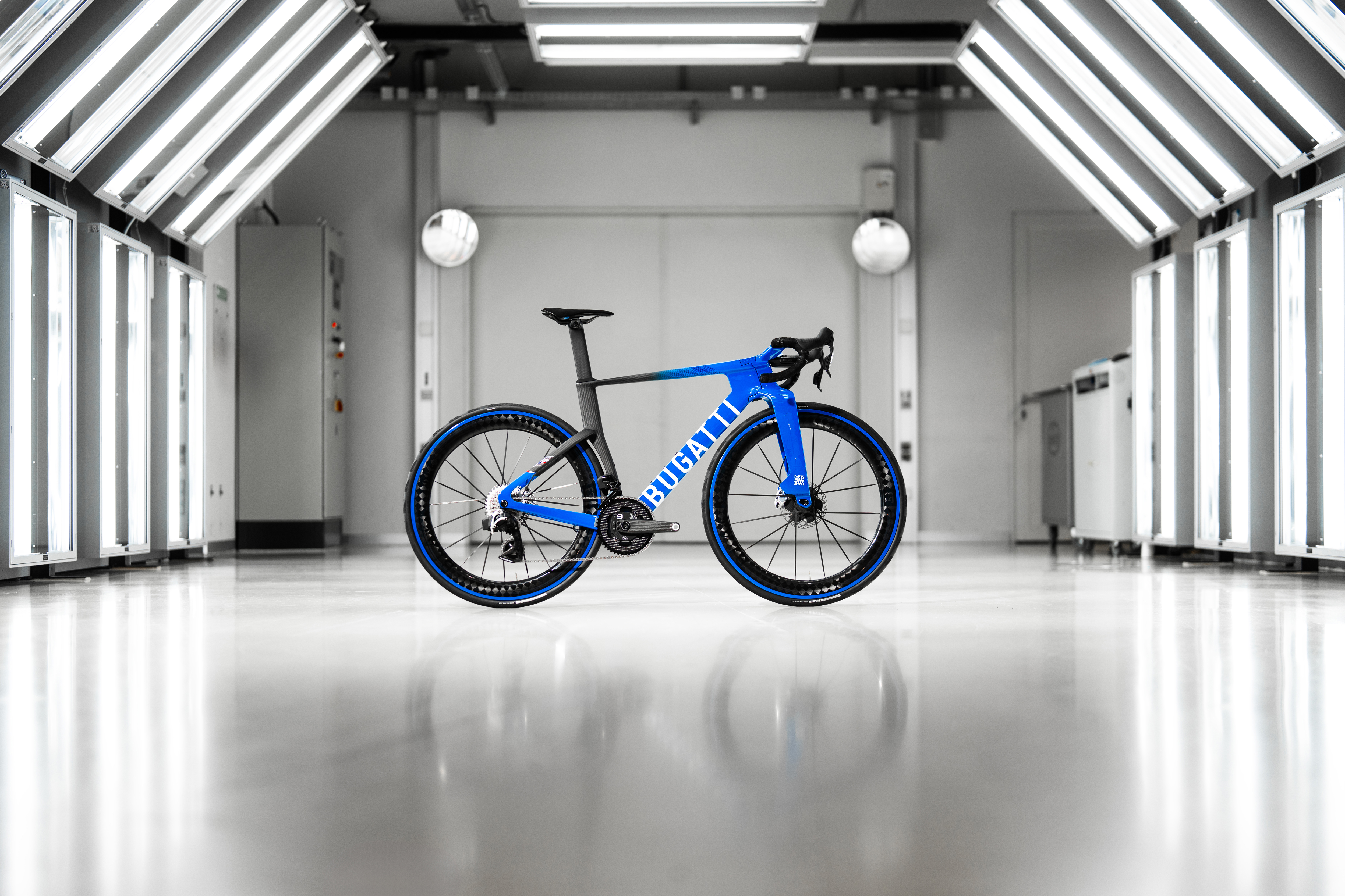 Das Bugatti Factor ONE vereint die DNA der legendären Hypersportwagenmarke mit der fortschrittlichsten Fahrradtechnologie.